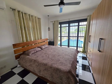 6 Bedroom Villa