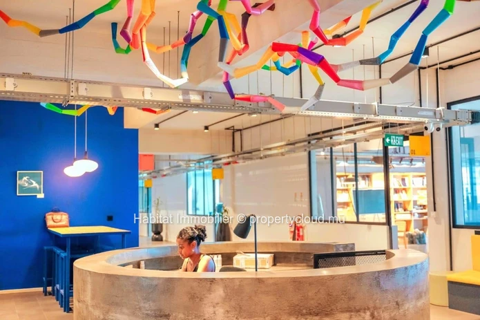 Unfurnished, air-conditioned office of 148.5 m2 situated in Floréal 