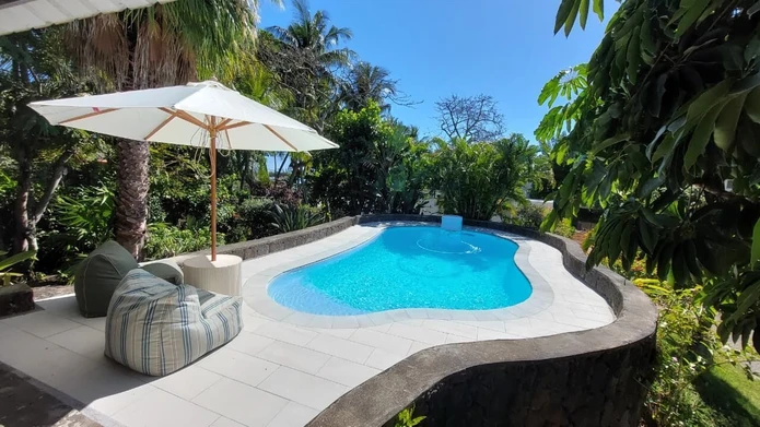 Villa meublée de 3 chambres avec piscine à louer à Calodyne