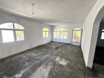 8 Bedroom Villa