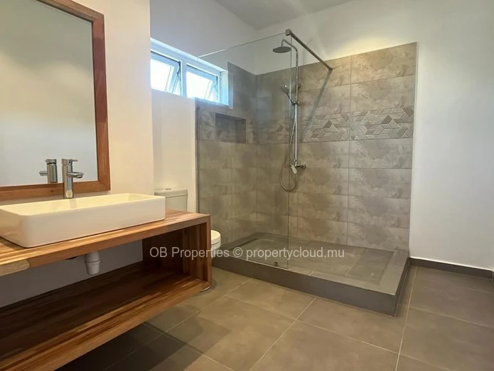 Superb 3 bedroom beach front apt