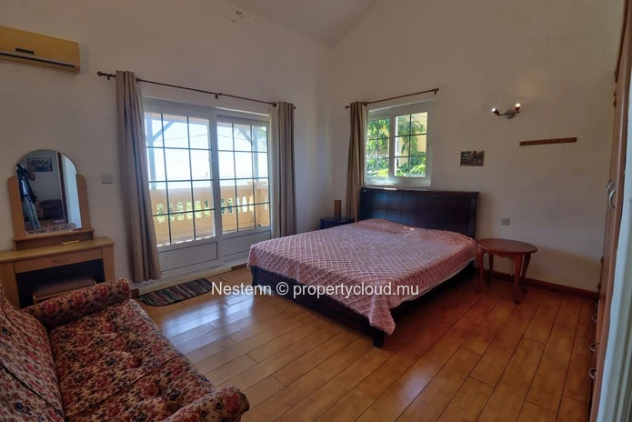 Traditional seafront villa with 3 bedrooms