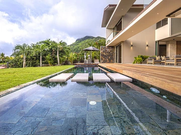 5 Bedroom Villa