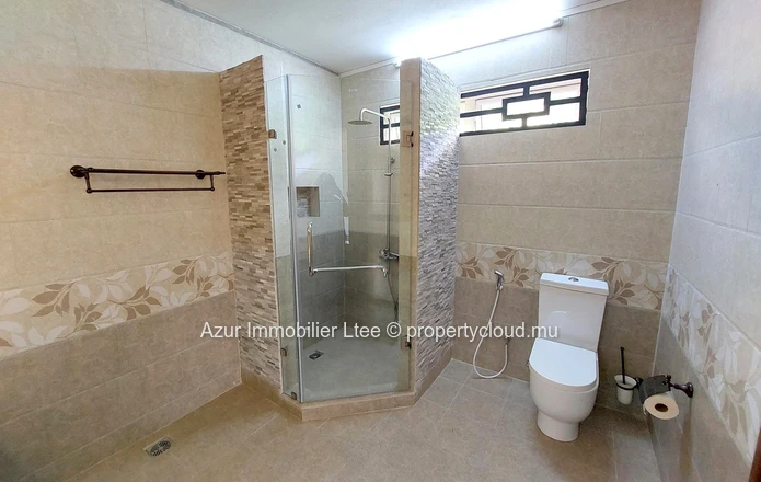 CANDOS: Luxury 4 bedroom house