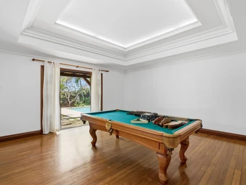 6 Bedroom House