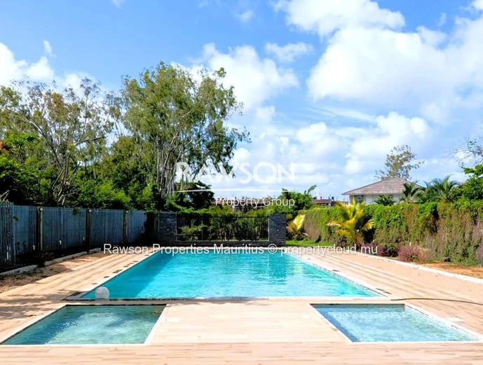 3-Bedroom Penthouse With Private Rooftop & Mountain Views – Grand Baie / Pereybere