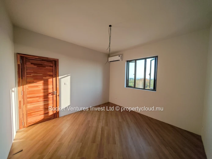 3-Bedroom Penthouse with Rooftop Jacuzzi and Sea View in Flic en Flac, West