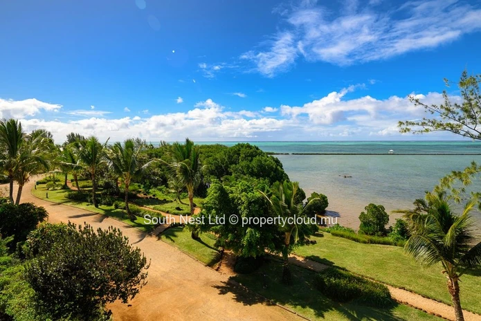 Magnifique Penthouse de 4 Chambres avec Vue Époustouflante sur le Lagon à Azuri Golf & Beachfront Village. 