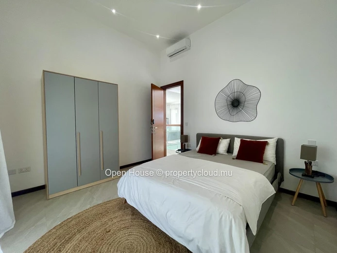 Luxurious Villa PDS for Rent in Grand Baie with Private Pool, 4 Bedrooms, and Modern Amenities - Rs 160,000
