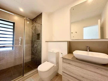 5 Bedroom Villa