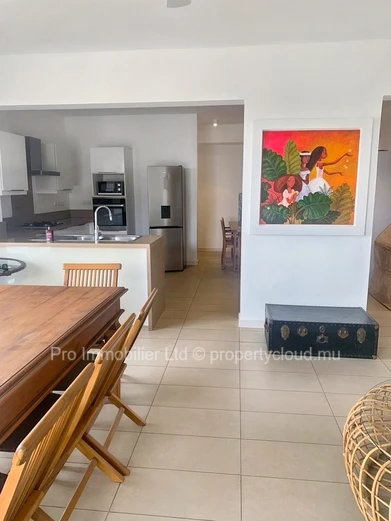 Votre expérience de vie avec ce penthouse à vendre, offrant des vues captivantes sur la mer et un espace abondant au ...