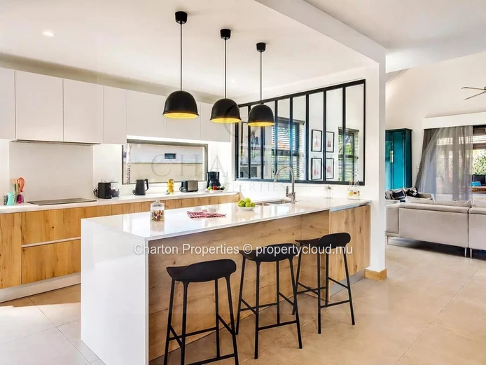 Elegant 3-bedroom apartment with en-suite bathrooms, a terrace, and exclusive amenities in Grand Gaube