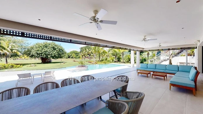 Villa d'exception de 5 chambres avec vues montagnes au sein d'un domaine golfique de renom. 