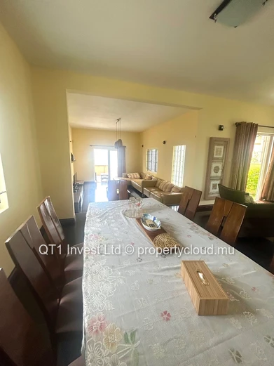 FURNISHED FAMILY VILLA FOR SALE – Grand Baie / Péreybère –