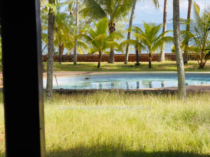 Charming Beachfront House for Rent – Baie du Tombeau 