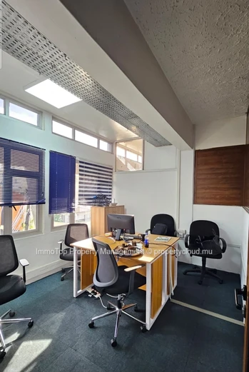 ESPACES DE BUREAUX À LOUER à QUATRE BORNES