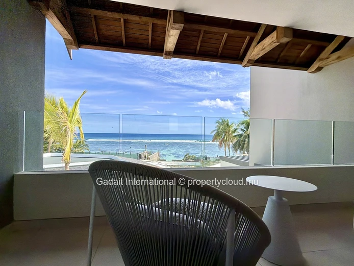Beachfront Duplex in Black River – with Stunning Ocean Views & Spectacular Sunsets