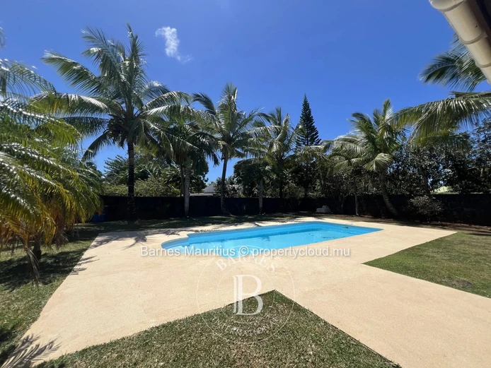 ROCHES NOIRES – Bright Villa in a Secure Estate, Close to Azuri