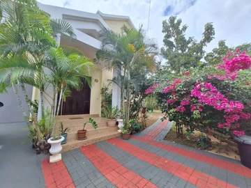 6 Bedroom House
