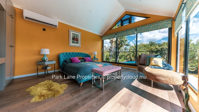 Magnifique propriété contemporaine entièrement rénovée à proximité de la plage de Blaclava