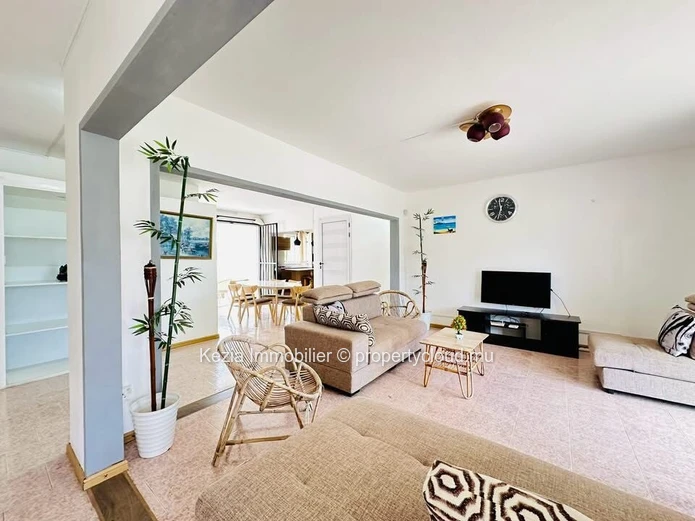 Apartment With Pool And Garden