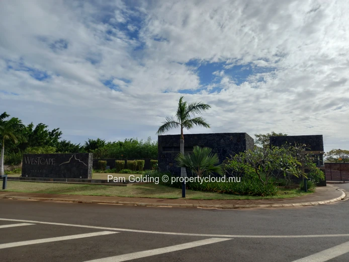 Land for sale in Tamarin.