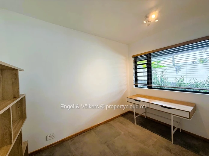 Luxury 4 bedroom Villa with garden and swimming pool for rent in Moka