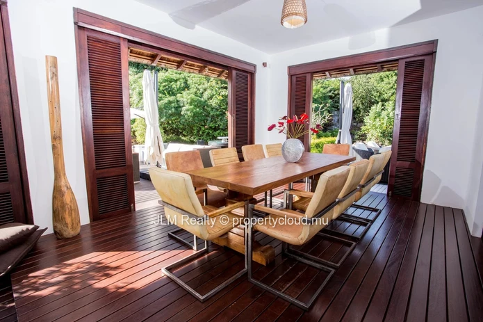 Luxury villa for sale with access to golf and beach club in Tamarin, Mauritius