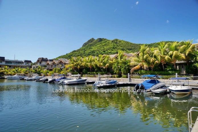 Duplex luxueux à vendre à Rivière Noire