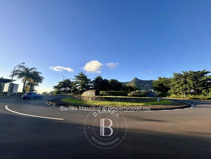 BAGATELLE - Commercial plot for sale - 2531 sqm