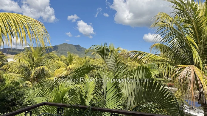 Bel Ancrage | Exceptional Furnished Duplex Villa with Private Pool and Mountain Views, La Balise