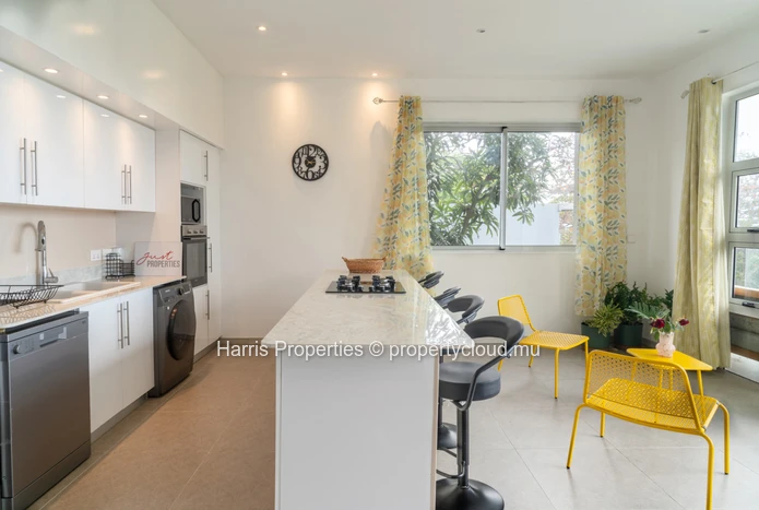 Superbe appartement en bord de mer situé dans un complexe sécurisé à Trou d’Eau Douce disponible à louer