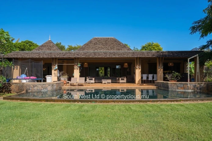 Villa de Luxe d'Exception à Tamarin | Domaine Golfique Privé & Art de Vivre Exclusif