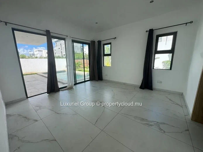 New Build Villa in Péreybère with En-Suite Bedrooms 