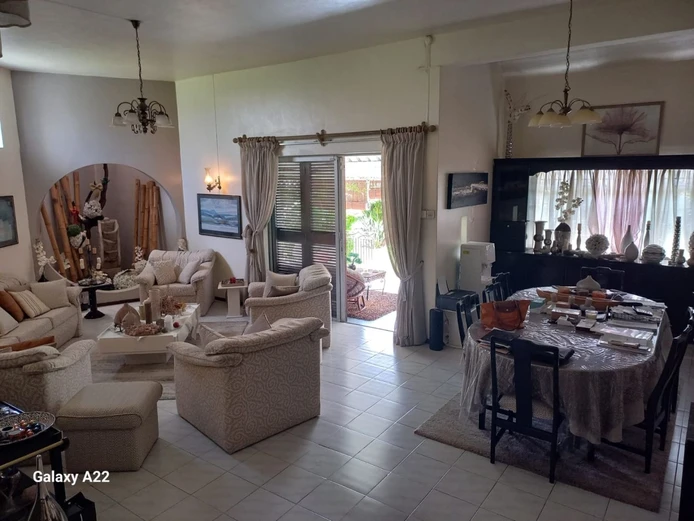 House for sale in Rose-Hill - Charming & Peaceful Setting