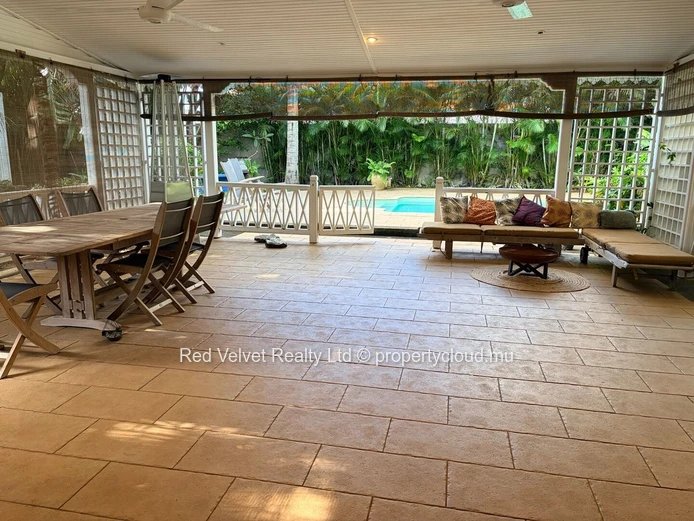 Maison de 5 chambres avec piscine au sel à vendre à Sodnac, Quatre Bornes Découvrez cette magnifique maison de 5 cham...
