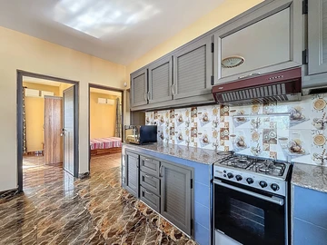 6 Bedroom House