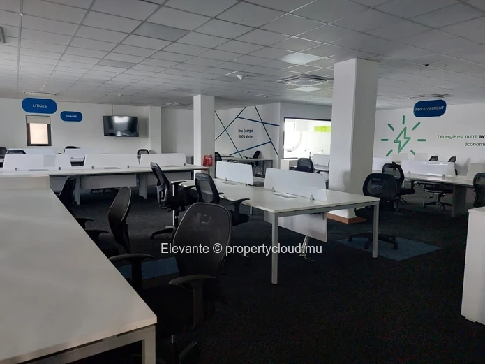 Bureau à Louer – 413m² | Ébène