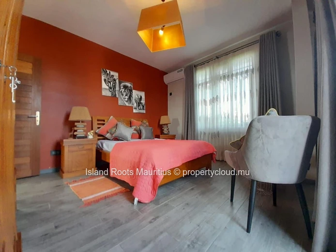 Grande maison de 4 chambres non loin de Mont Choisy Le Golf.