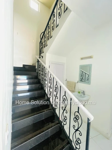 Maison de 4 Chambres – Quartier Calme