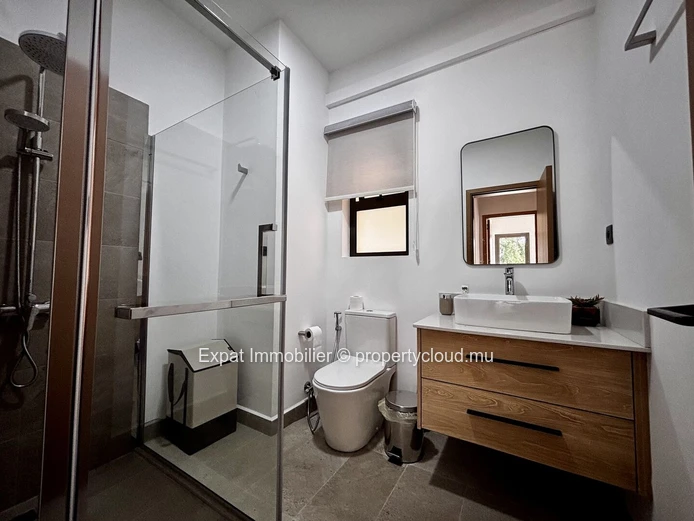 Brand-New 2-Bedroom High-End Duplex With Private Garden – Pereybère