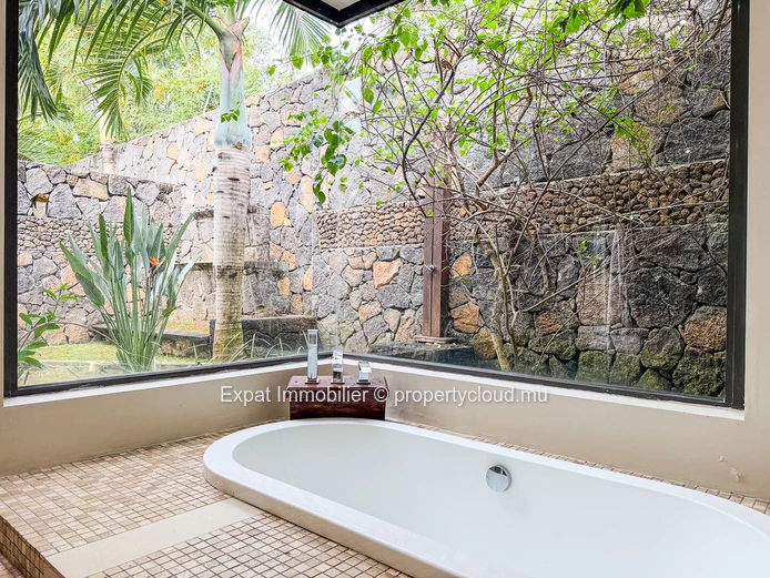 Exceptional Single-Storey 4-Bedroom Villa With Swimming Pool And Large Landscaped Garden – Grand Baie