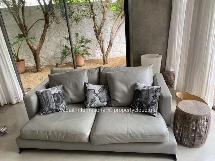 Long-Term Rental in Cap Malheureux – 4-Bedroom Villa with Pool Just Steps from the Sea
