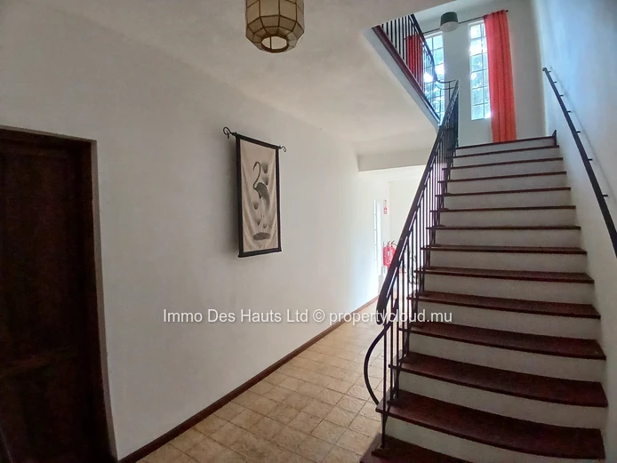 3 bedroom Apartment ground floor semi furnished for sale Curepipe 