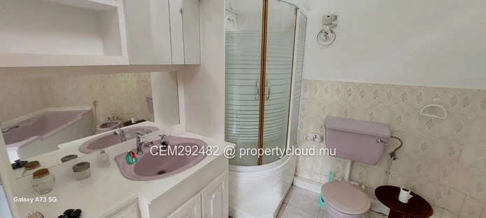 Spacieuse maison meublée de 4 chambres à vendre à Beau Bassin