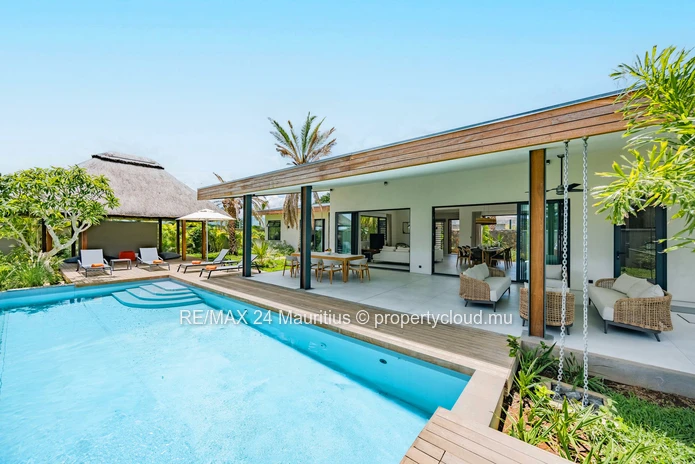 Discover Resort-Style Luxury: Exquisite 3-Bedroom Villa with Stunning Mountain Views in Tamarin