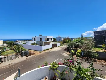 For Sale: 4-Beds Semi-Furnished Villa With Sea Views In Morcelement Terre D'albion 