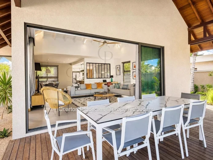 Elegant 3-bedroom apartment with en-suite bathrooms, a terrace, and exclusive amenities in Grand Gaube