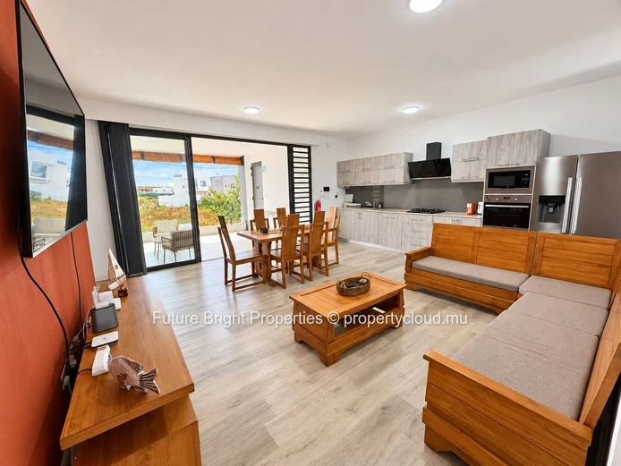 High end Spacious Furnished 3-Bedroom Apartment in Albion