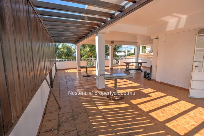 Charming 4-bedroom house in second row 